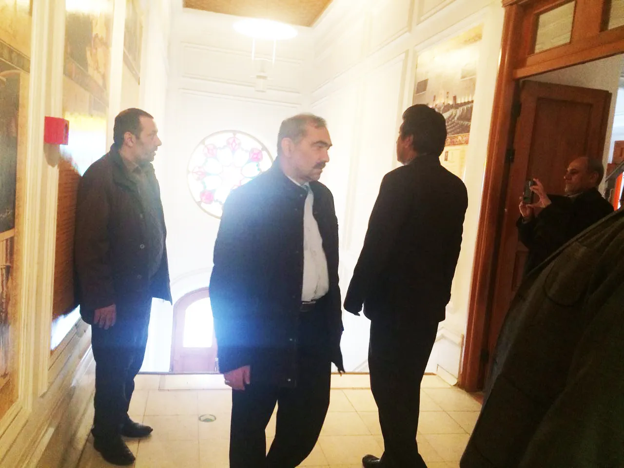 دیدار هنرمندان از موزه فرش‌های دستباف