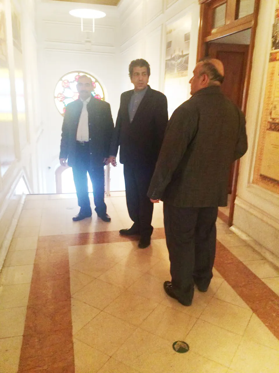 دیدار هنرمندان از موزه فرش‌های دستباف