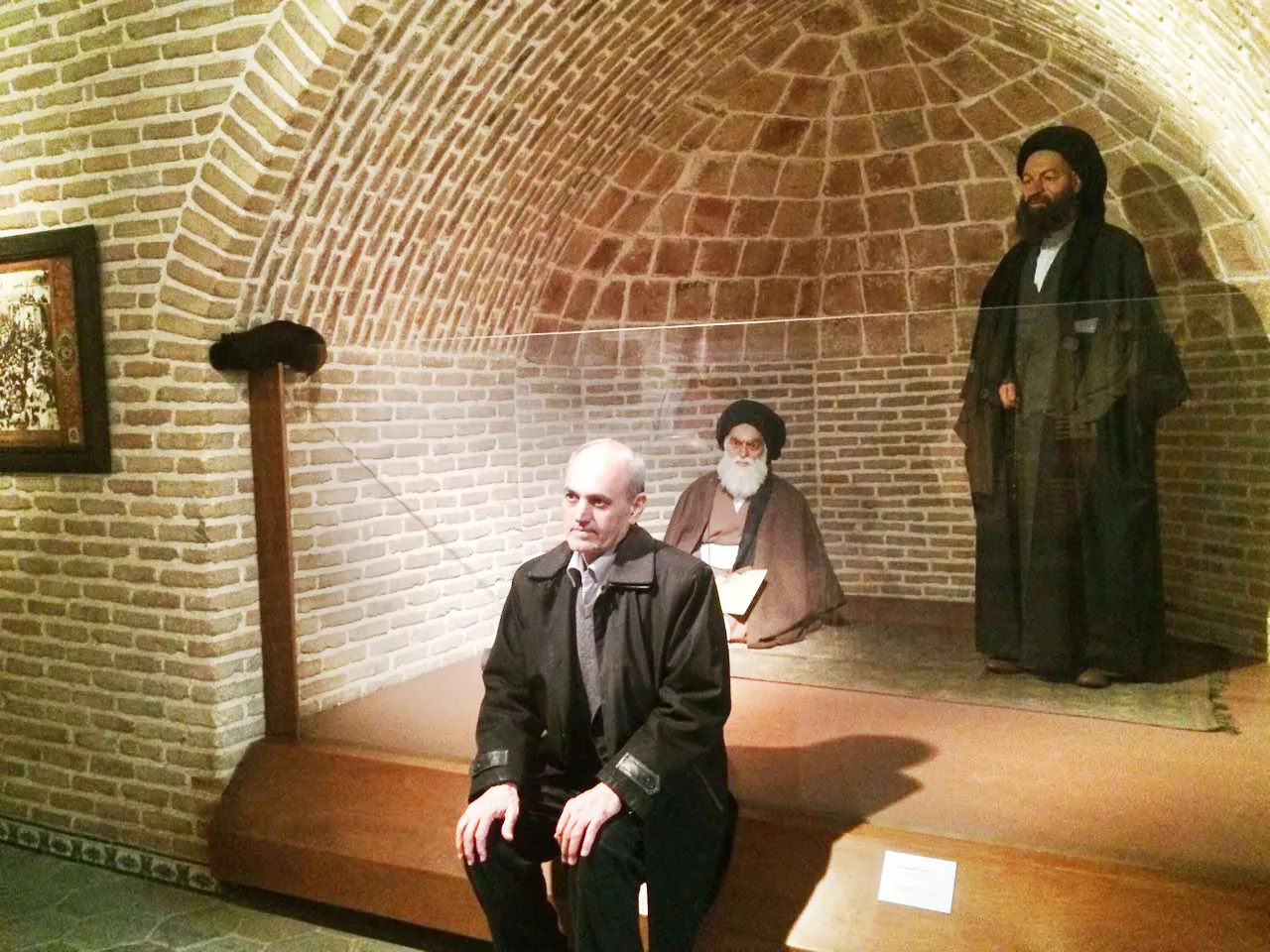 دیدار هنرمندان از موزه فرش‌های دستباف