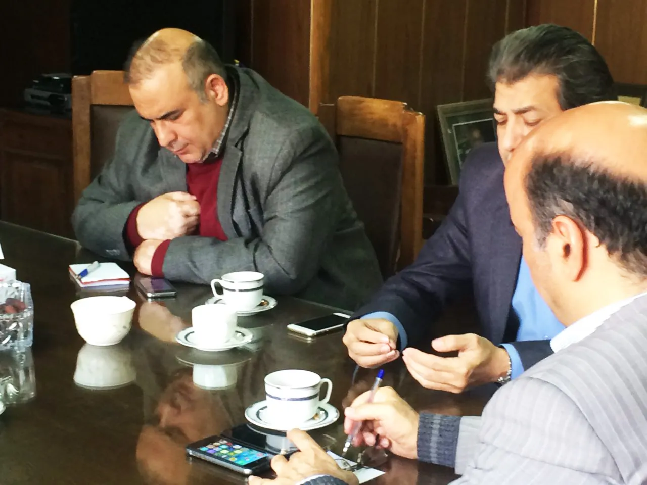 دیدار هنرمندان از موزه فرش‌های دستباف