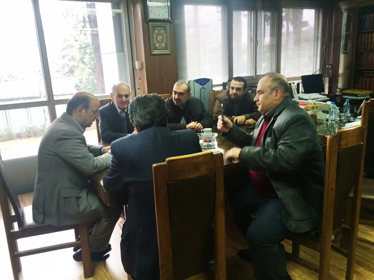 دیدار هنرمندان از موزه فرش‌های دستباف