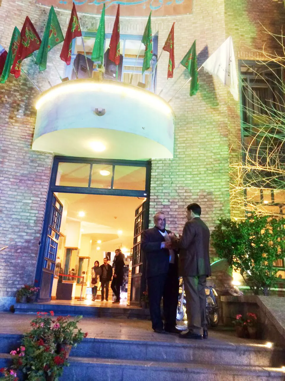 حضور در همایش 2000 هنرمند شهید