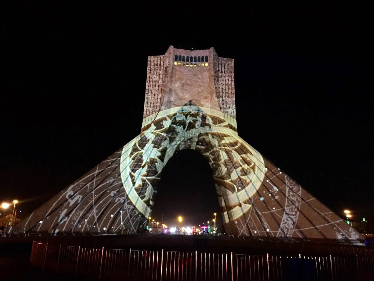 برنامه سمفونی نور «سیمرغ صلح»