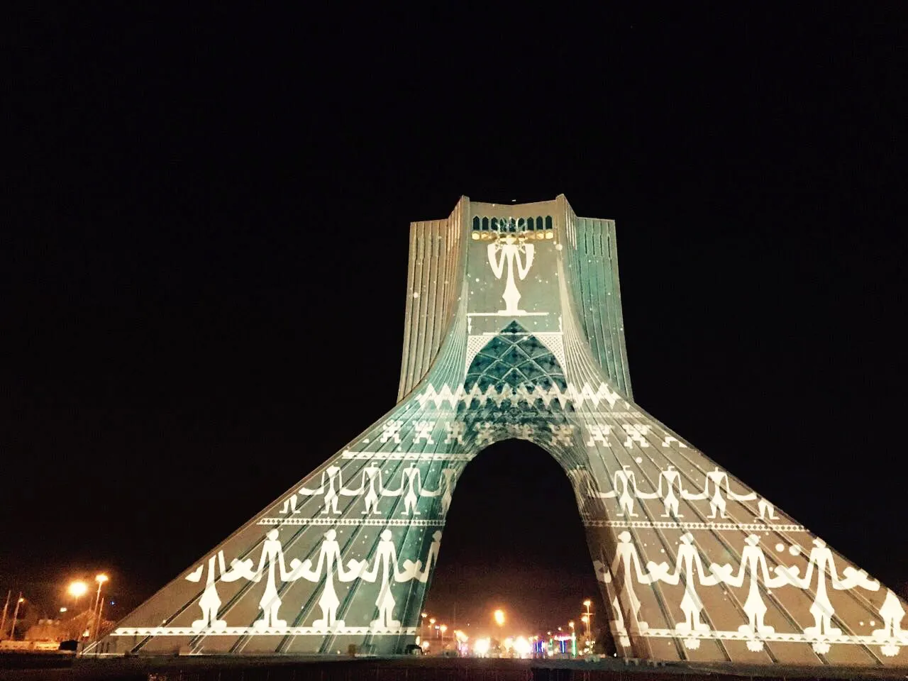 برنامه سمفونی نور «سیمرغ صلح»