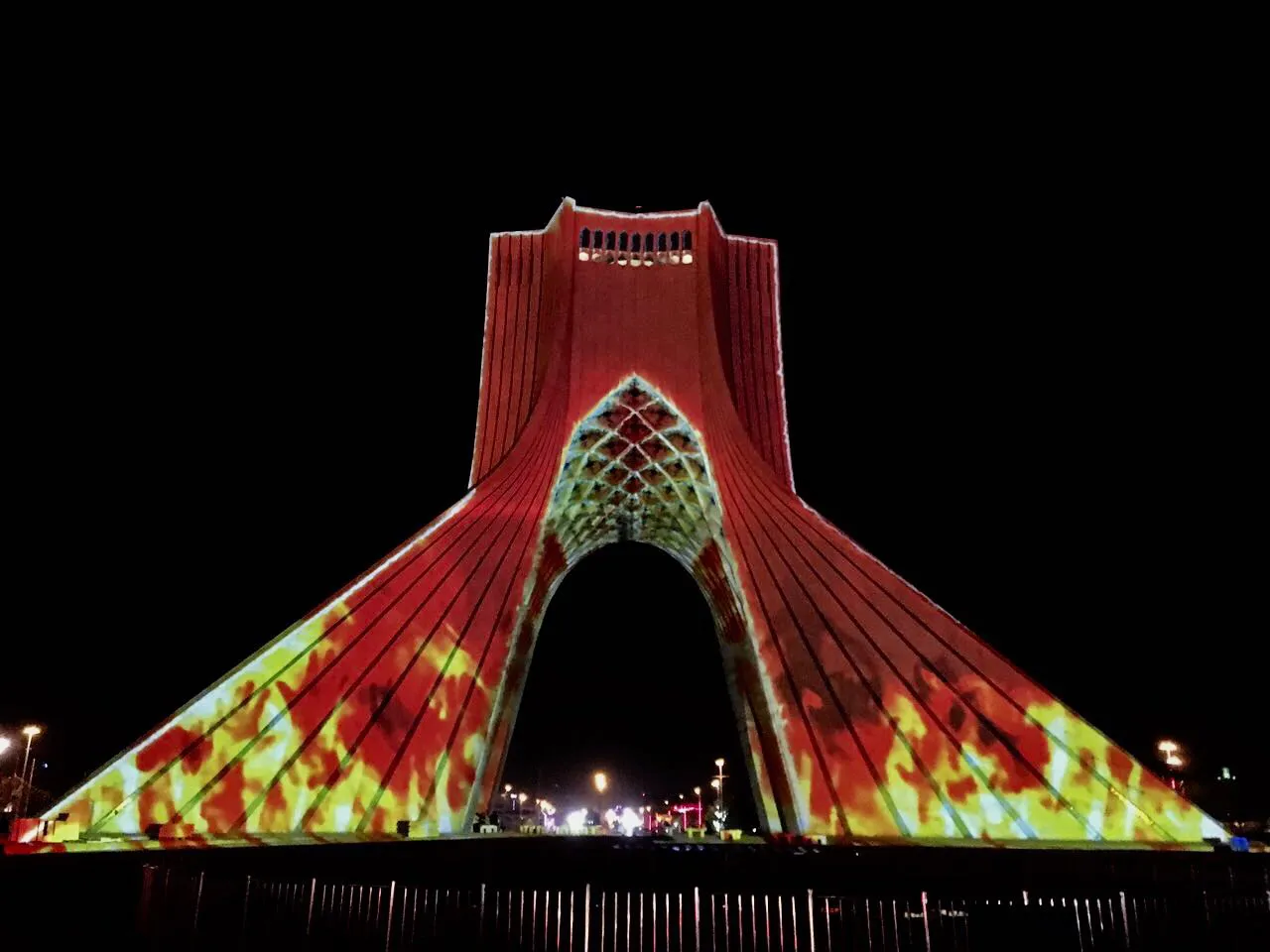 برنامه سمفونی نور «سیمرغ صلح»