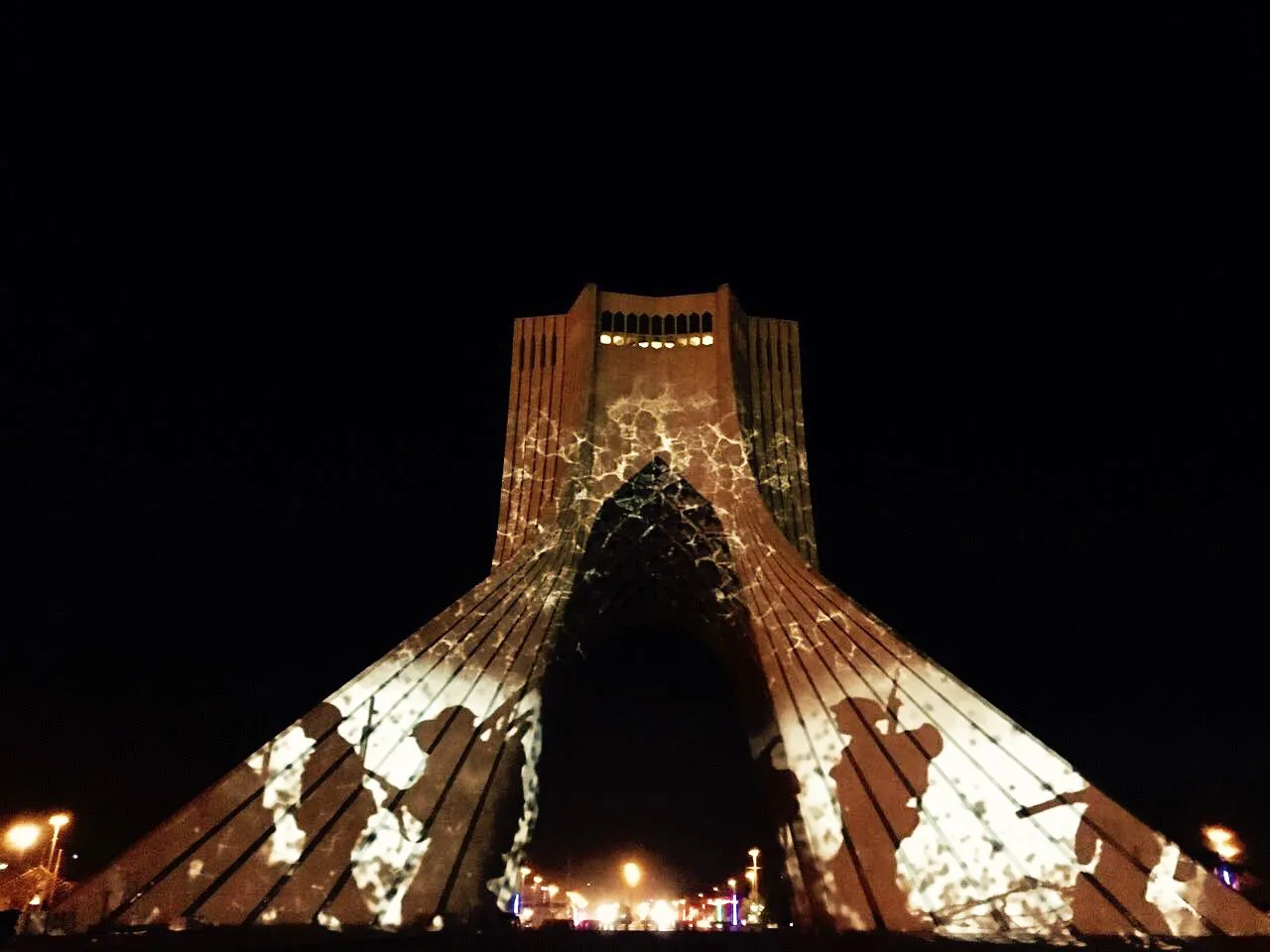 برنامه سمفونی نور «سیمرغ صلح»