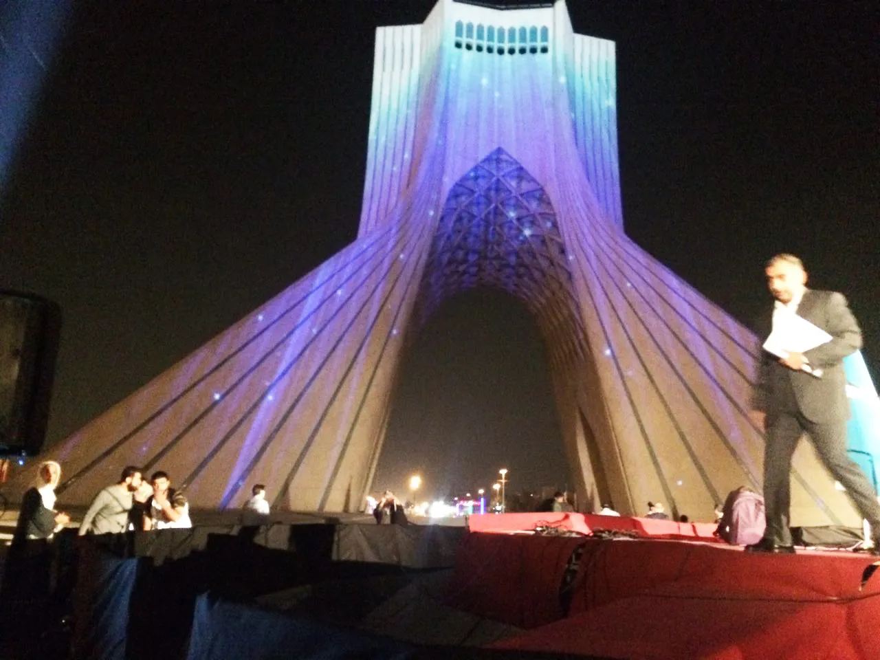 برنامه سمفونی نور «سیمرغ صلح»