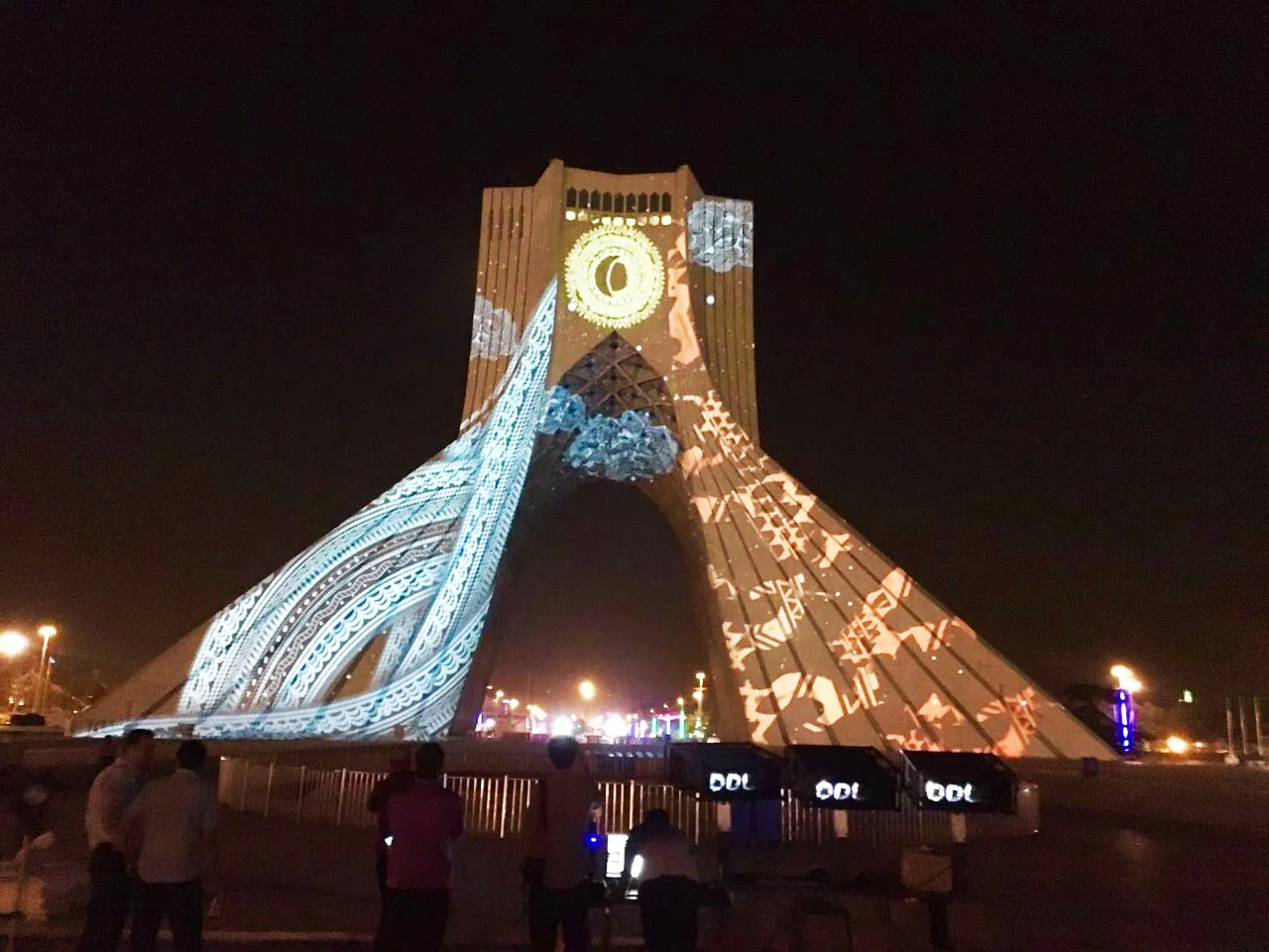 برنامه سمفونی نور «سیمرغ صلح»