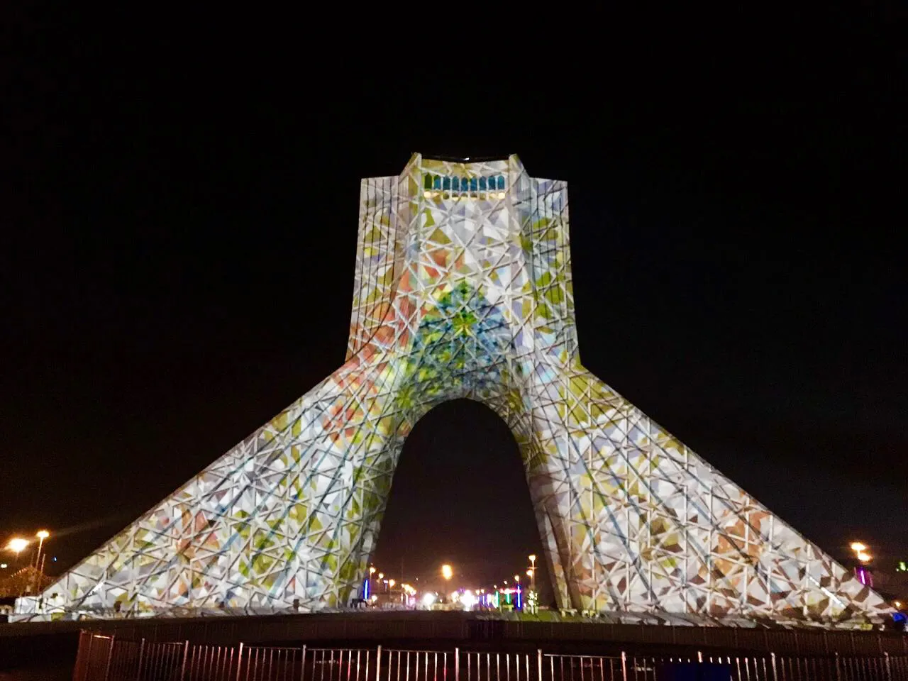 برنامه سمفونی نور «سیمرغ صلح»