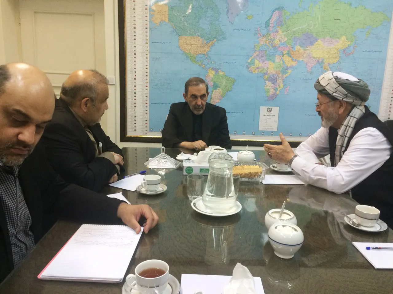 نشست رهبر حزب وحدت اسلامی افغانستان با آقای دکتر ولایتی