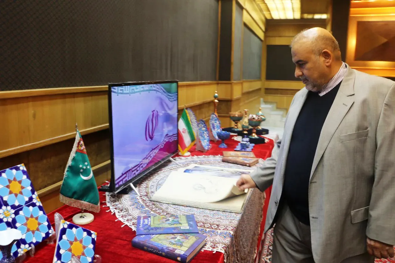 روز جمهوری اسلامی ایران در عشقآباد