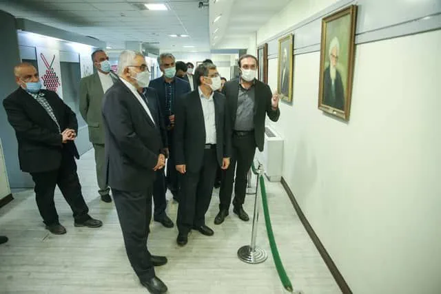 نمایشگاه هنرهای تجسمی با موضوع هنرهای انقلاب و شهید آوینی