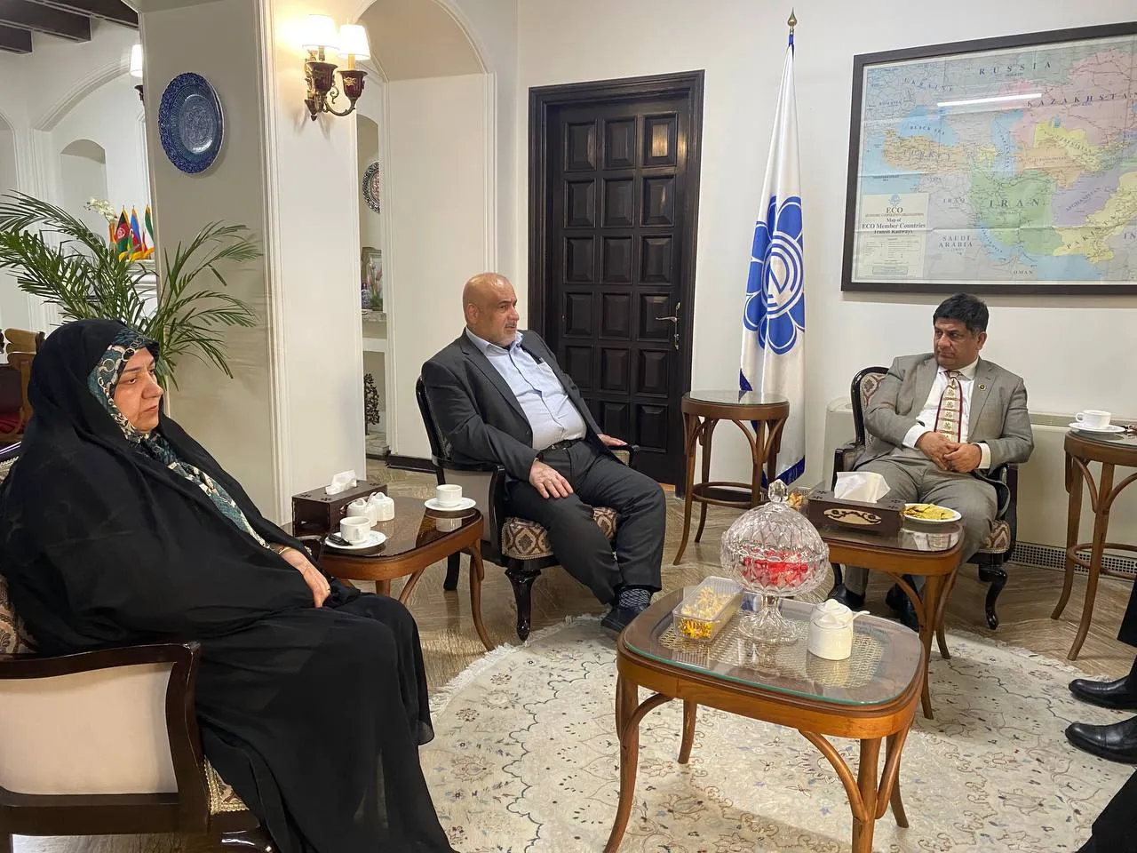 نشست با دکتر سعدخان، رئیس مؤسسه فرهنگی اکو