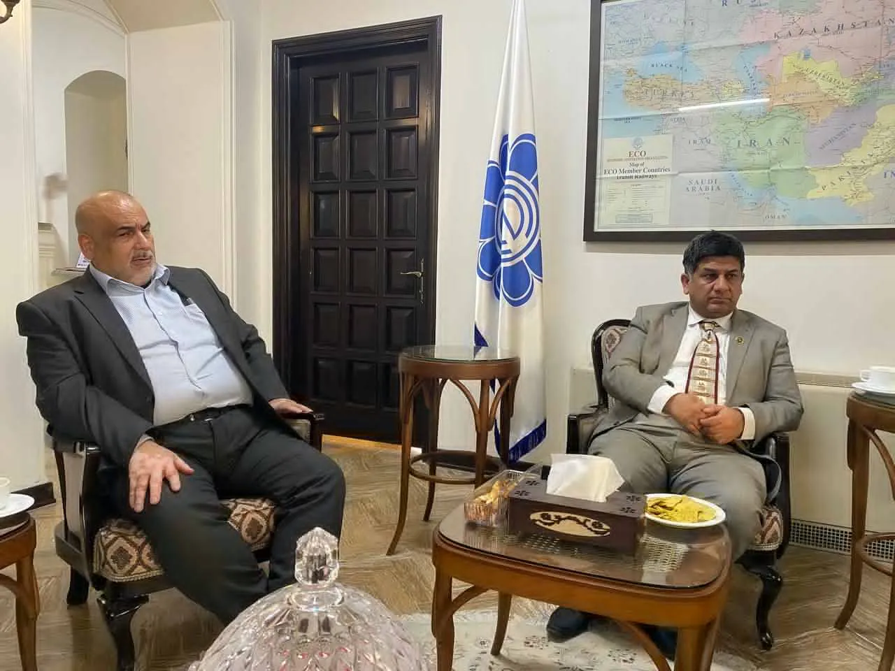 نشست با دکتر سعدخان، رئیس مؤسسه فرهنگی اکو