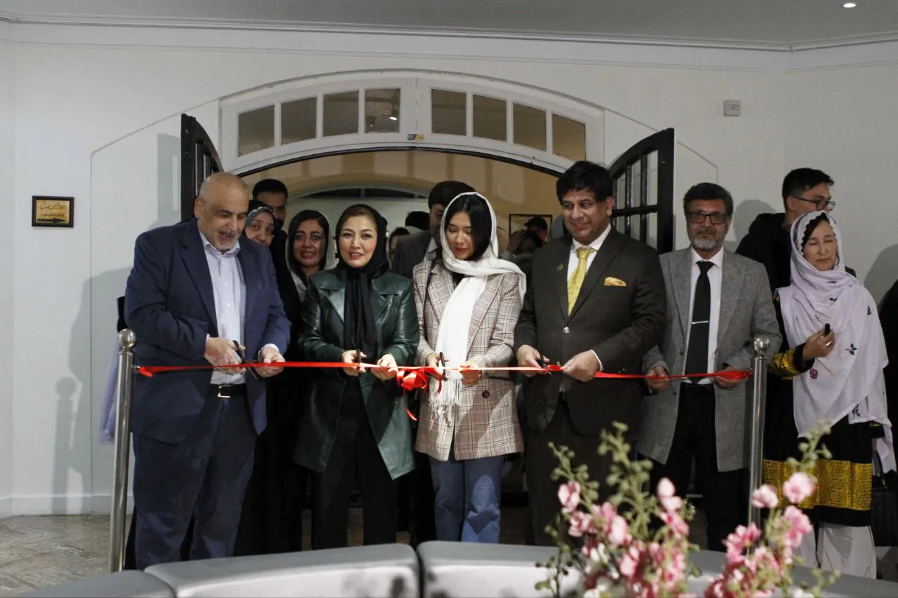 برگزاری نمایشگاه نقاشی و خط «دختران شهمامه» در مؤسسه اکو