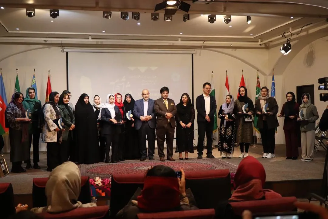 برگزاری نمایشگاه نقاشی و خط «دختران شهمامه» در مؤسسه اکو