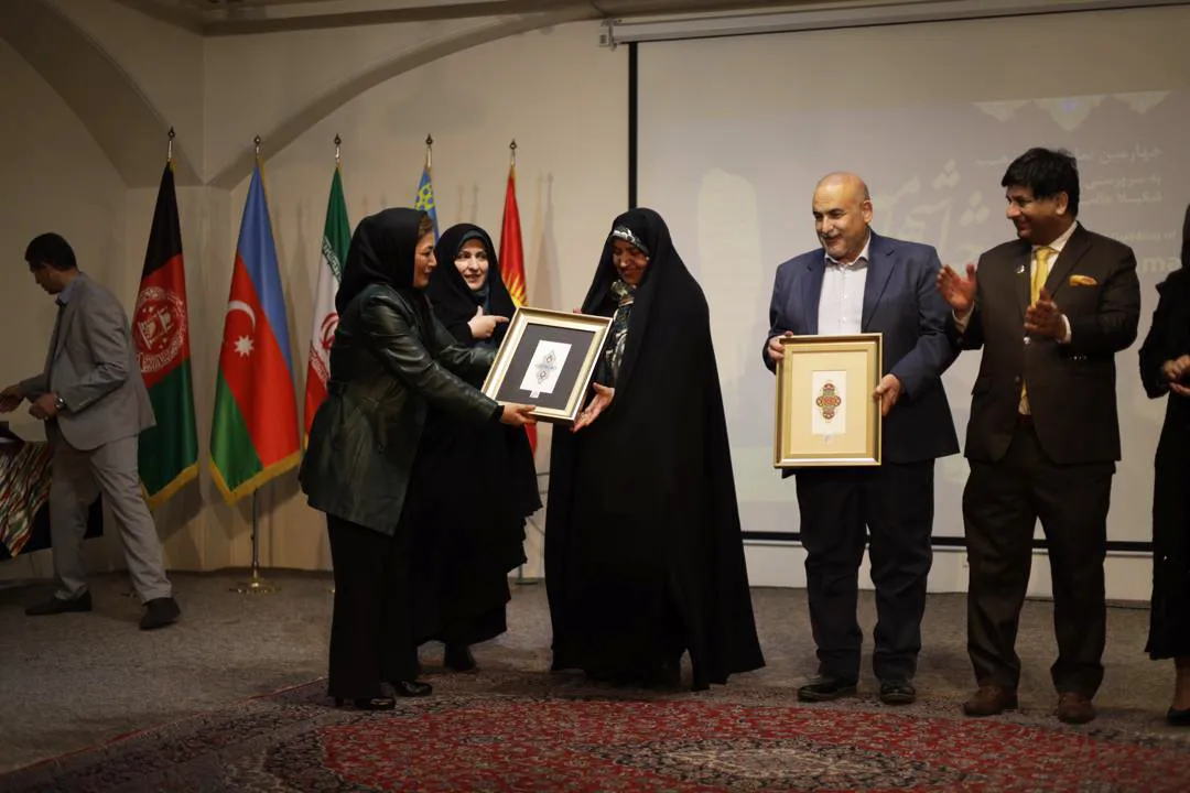 برگزاری نمایشگاه نقاشی و خط «دختران شهمامه» در مؤسسه اکو