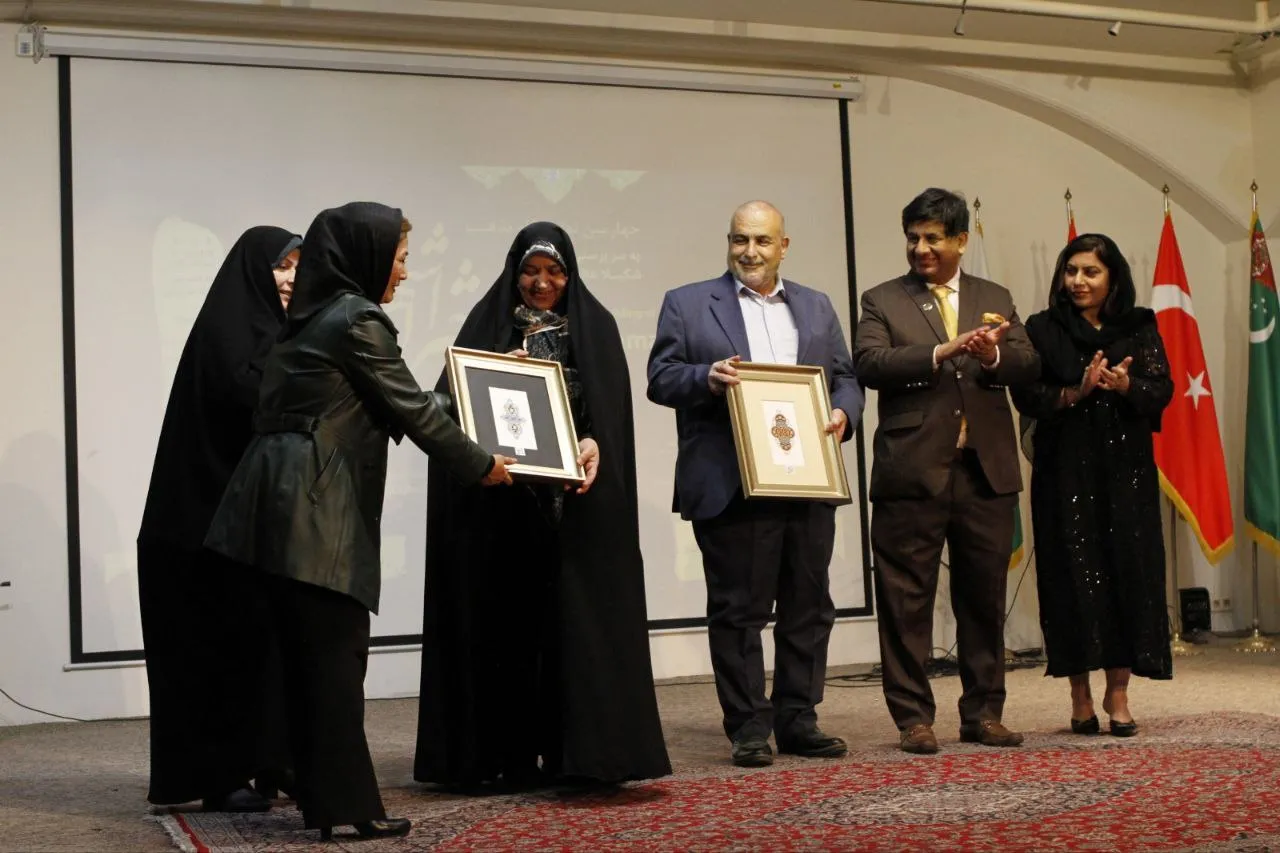 برگزاری نمایشگاه نقاشی و خط «دختران شهمامه» در مؤسسه اکو