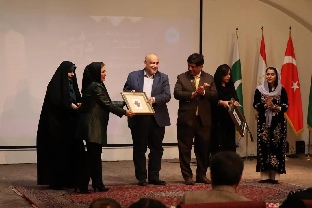 برگزاری نمایشگاه نقاشی و خط «دختران شهمامه» در مؤسسه اکو