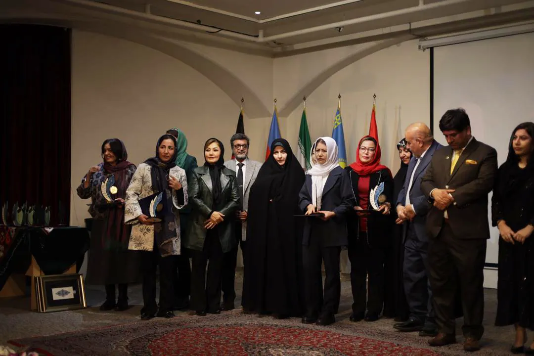 برگزاری نمایشگاه نقاشی و خط «دختران شهمامه» در مؤسسه اکو