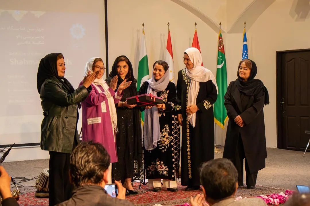 برگزاری نمایشگاه نقاشی و خط «دختران شهمامه» در مؤسسه اکو